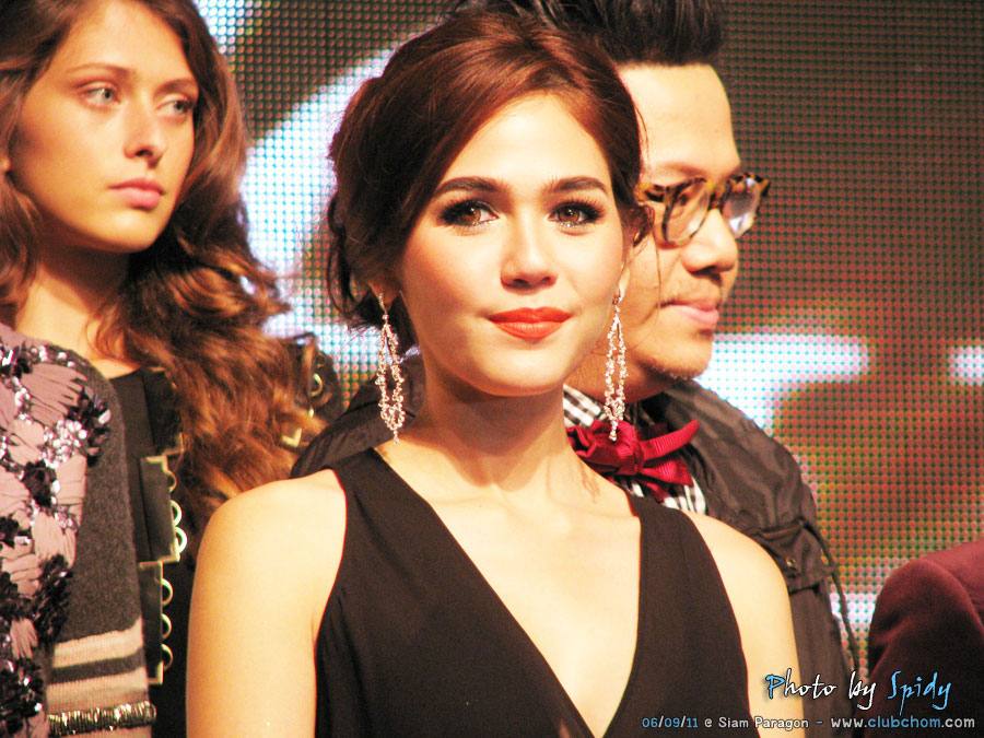 ชมพู่ อารยา ในงานแฟชั่นโชว์ World Fashion & Luxury trends Autumn/Winter 2011