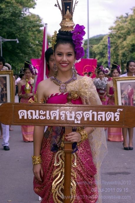 เก็บตก ประเพณีรับน้องขึ้นดอย มหาวิทยาลัยเชียงใหม่ 2554