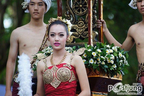 เก็บตก ประเพณีรับน้องขึ้นดอย มหาวิทยาลัยเชียงใหม่ 2554