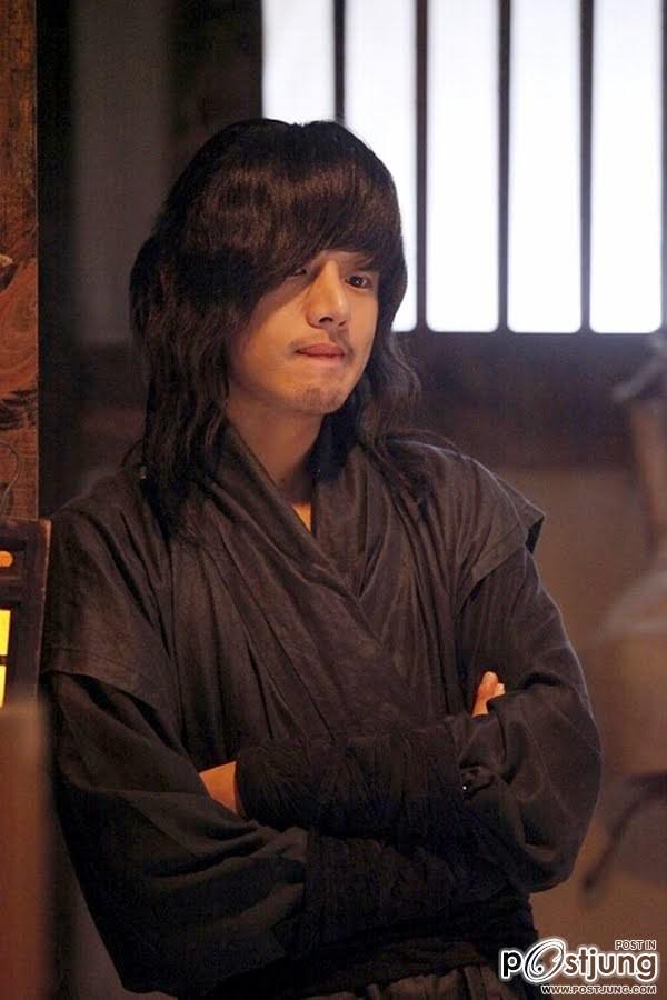 หนุ่มหล่อ ยูอาอิน