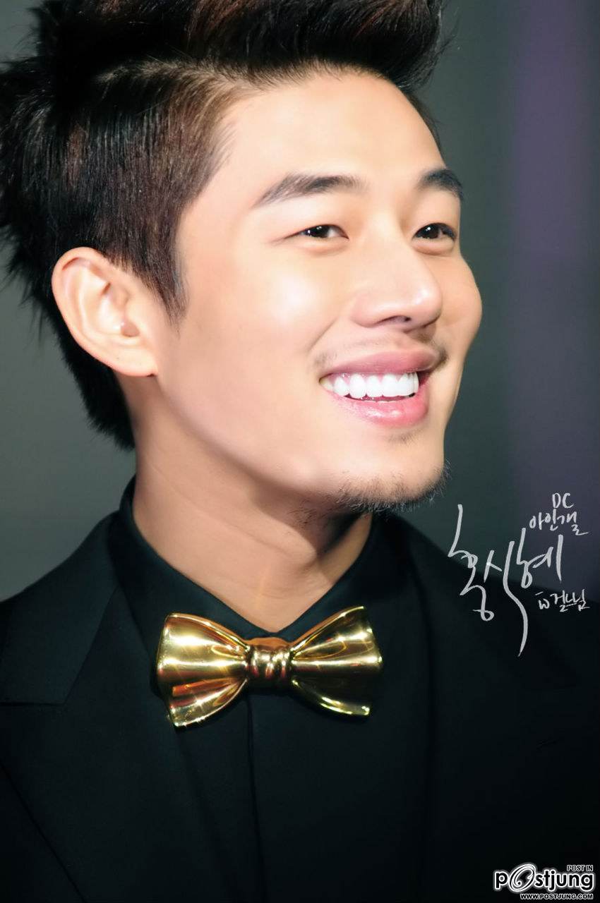 หนุ่มหล่อ ยูอาอิน