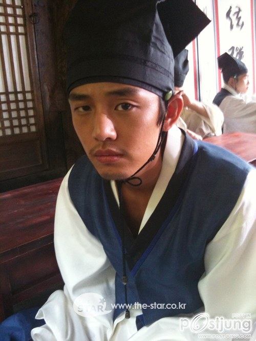 หนุ่มหล่อ ยูอาอิน