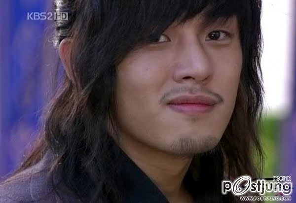 หนุ่มหล่อ ยูอาอิน