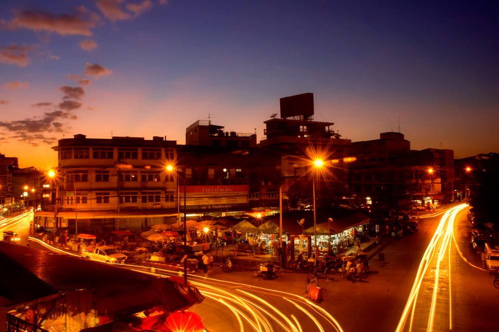 ตลาดวโรรส หรือกาดหลวงตลาดที่ใหญ่ที่สุดในภาคเหนือ
