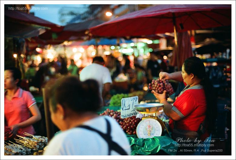 ตลาดวโรรส หรือกาดหลวงตลาดที่ใหญ่ที่สุดในภาคเหนือ