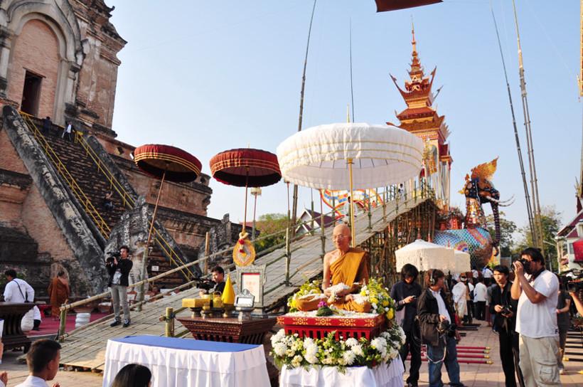 นกหัสดิลิงส์กับพิธีอัญเชิญสรีระสังขารสู่เมรุปราสาท
