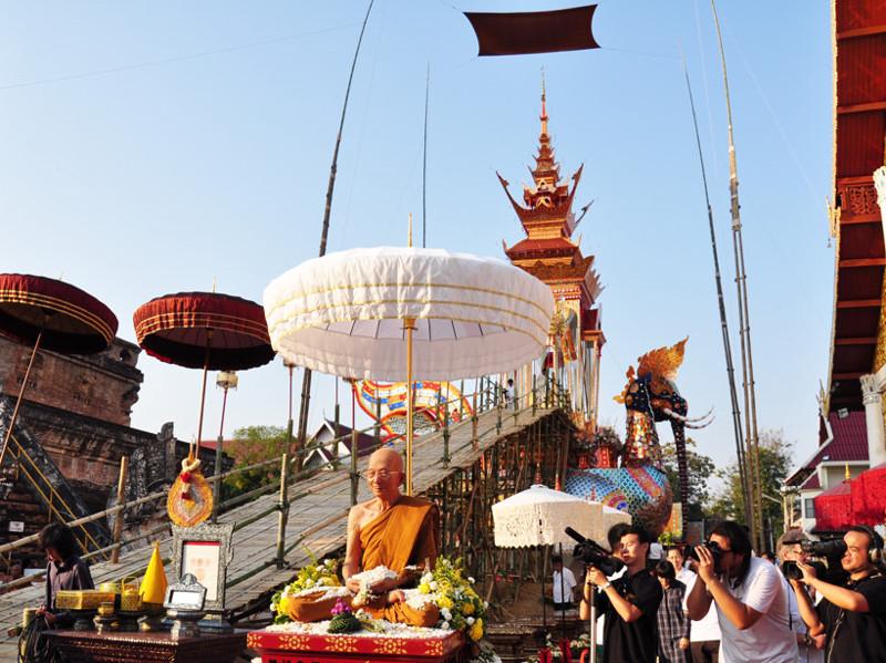 นกหัสดิลิงส์กับพิธีอัญเชิญสรีระสังขารสู่เมรุปราสาท