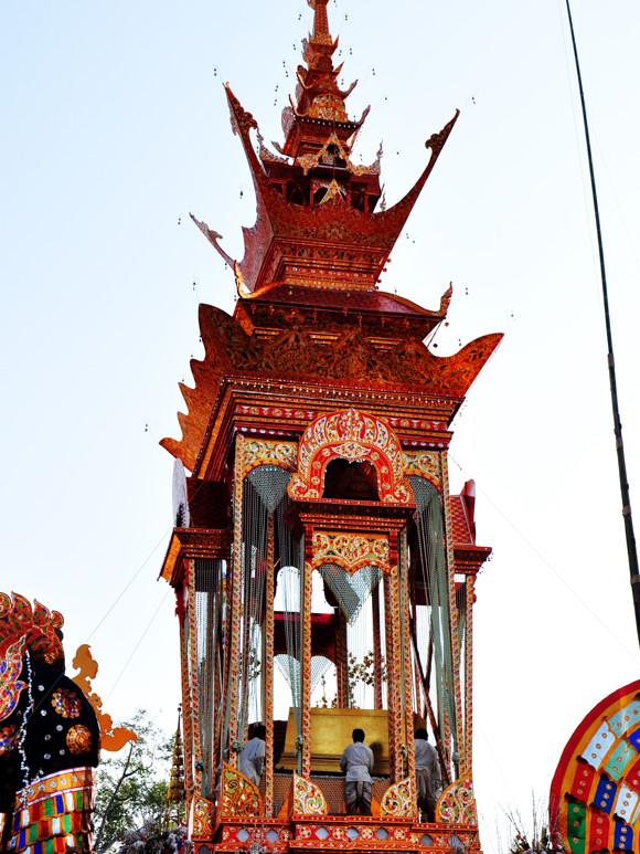 นกหัสดิลิงส์กับพิธีอัญเชิญสรีระสังขารสู่เมรุปราสาท