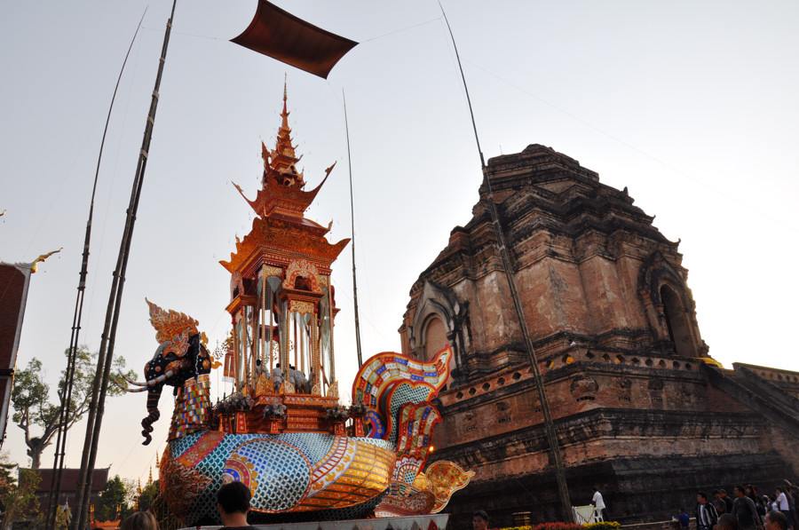 นกหัสดิลิงส์กับพิธีอัญเชิญสรีระสังขารสู่เมรุปราสาท