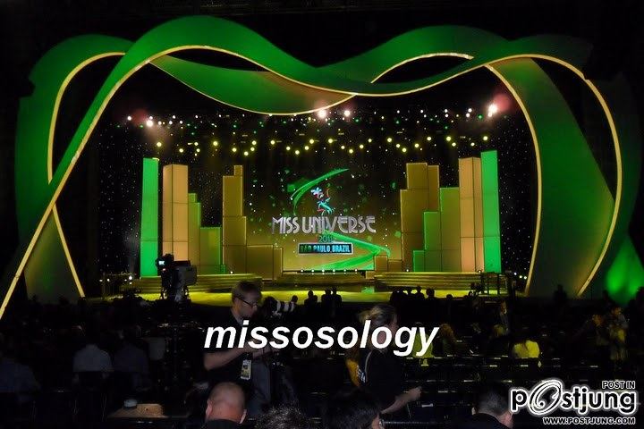 stage walk miss universe 2011 in brazil
