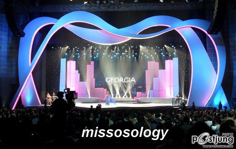 stage walk miss universe 2011 in brazil