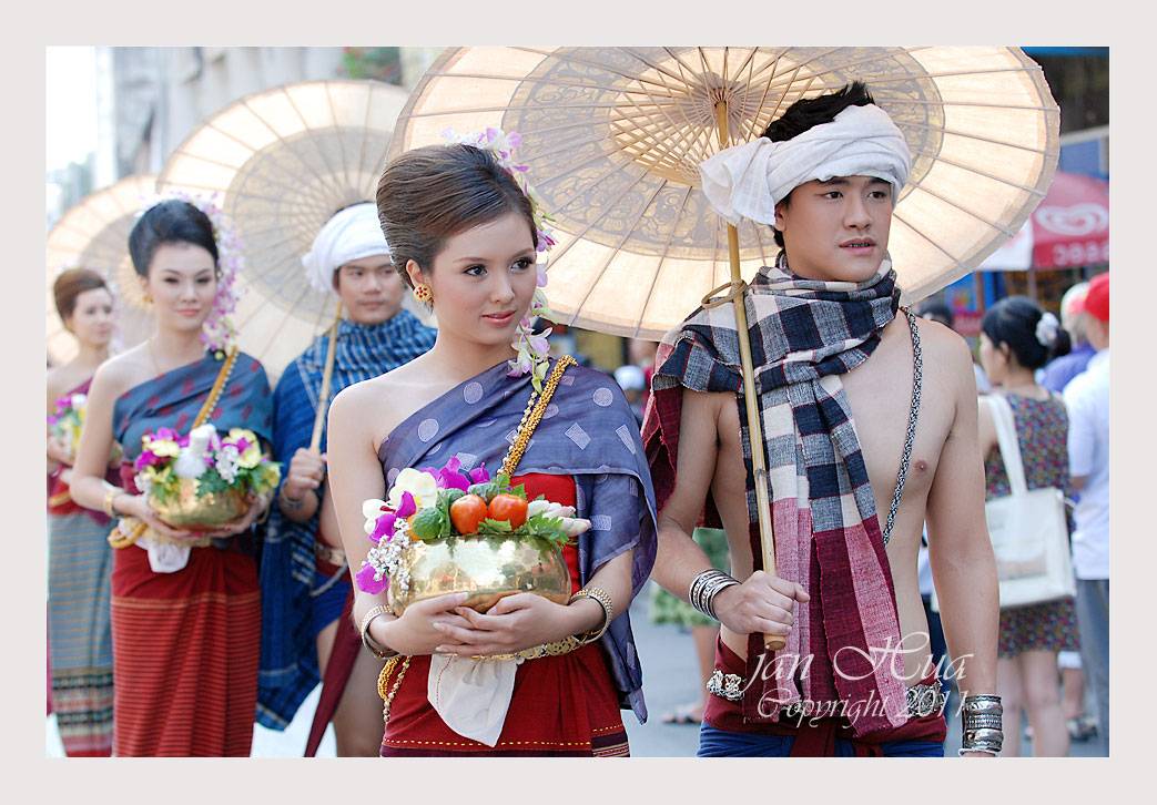 มาแล้ววว ..สาวเจียงใหม่ในชุดล้านนา