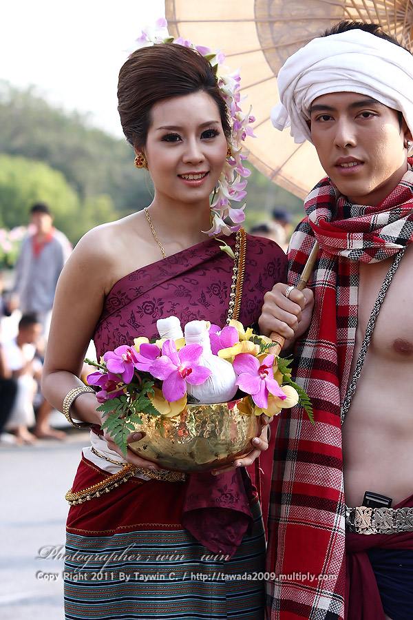 มาแล้ววว ..สาวเจียงใหม่ในชุดล้านนา