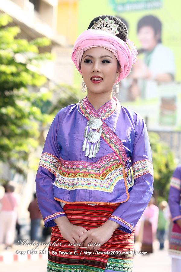 มาแล้ววว ..สาวเจียงใหม่ในชุดล้านนา