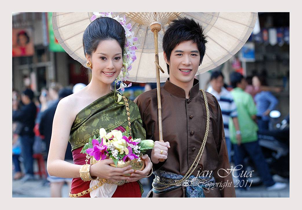 มาแล้ววว ..สาวเจียงใหม่ในชุดล้านนา