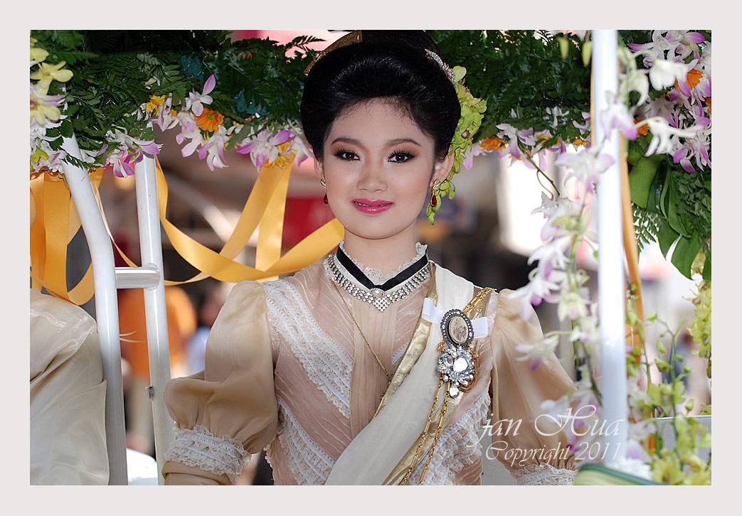 มาแล้ววว ..สาวเจียงใหม่ในชุดล้านนา