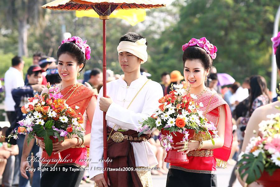 มาแล้ววว ..สาวเจียงใหม่ในชุดล้านนา