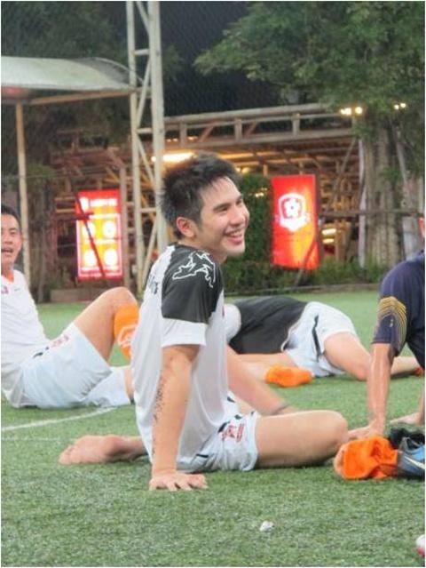 โป๊ป-ธนวรรธน์ ซ้อมบอลกับสมาชิกทีม Star Riders