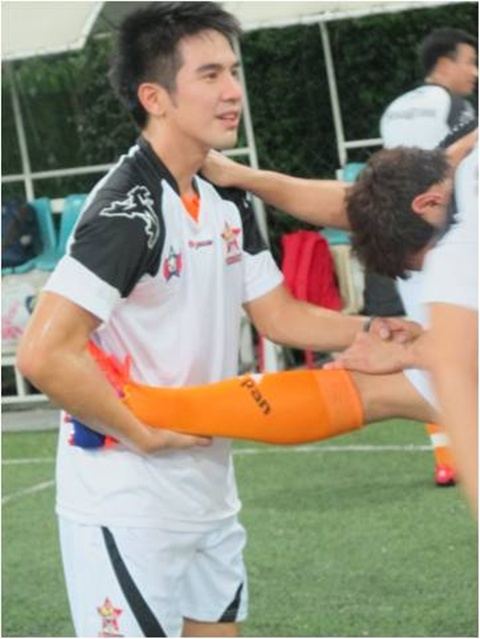 โป๊ป-ธนวรรธน์ ซ้อมบอลกับสมาชิกทีม Star Riders