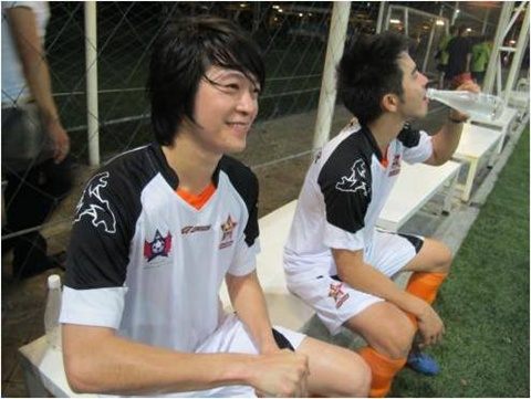 โป๊ป-ธนวรรธน์ ซ้อมบอลกับสมาชิกทีม Star Riders