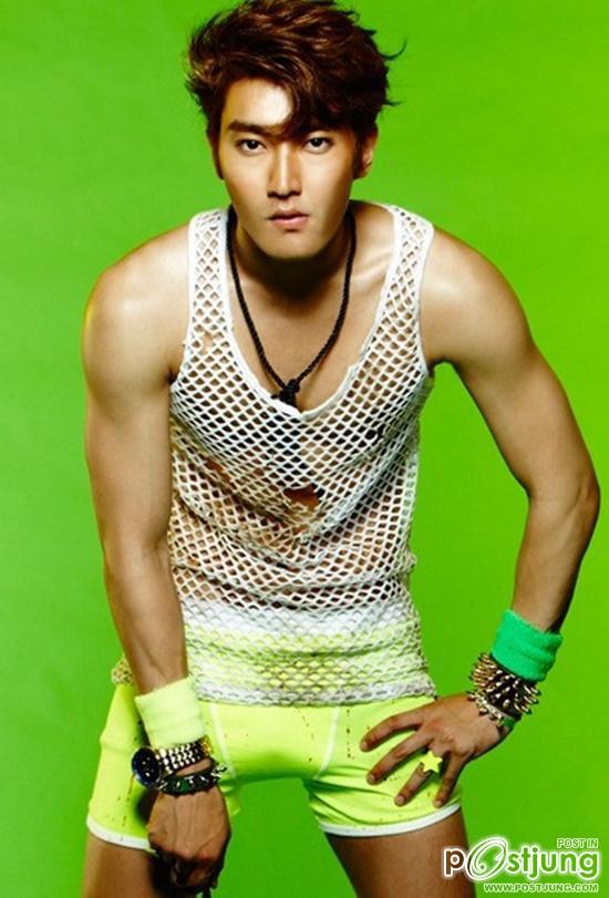Siwon&lsquo;s sexy photo from&nbsp;Mr. Simple 5th album