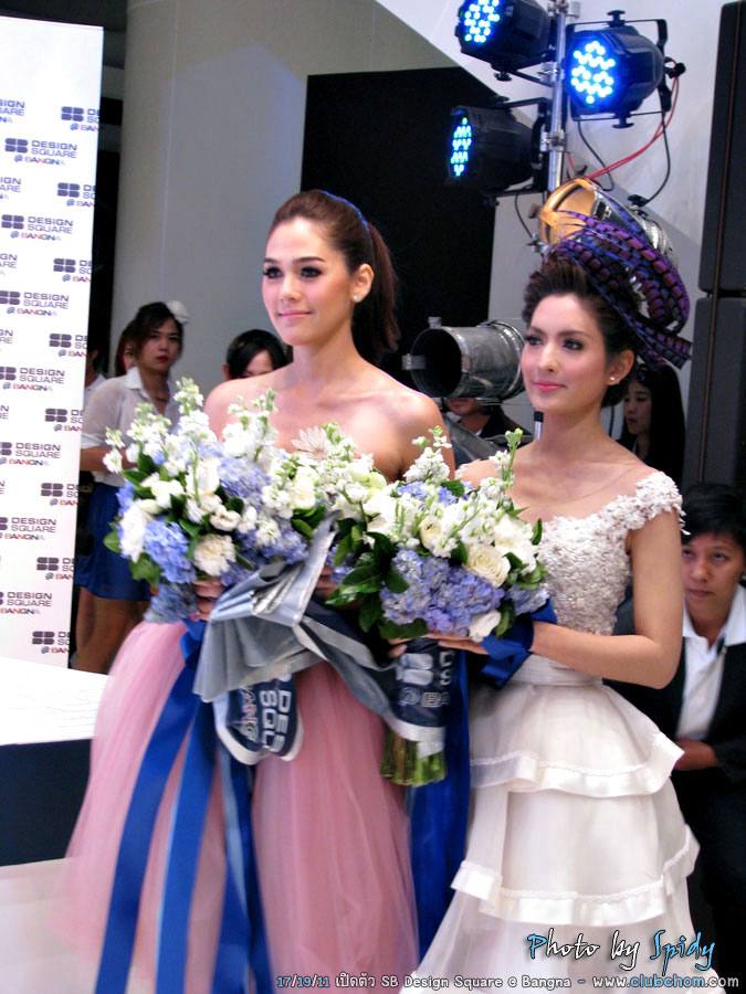 ชมพู่ อารยา ในงานเปิดตัวเฟอร์นิเจอร์SB Design Square