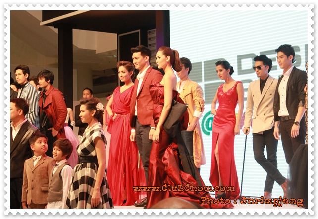 ชมพู่ อารยา ในงานเปิดตัวเฟอร์นิเจอร์SB Design Square