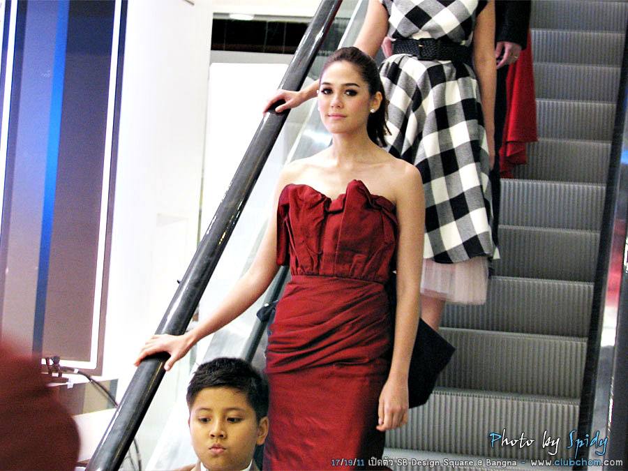 ชมพู่ อารยา ในงานเปิดตัวเฟอร์นิเจอร์SB Design Square