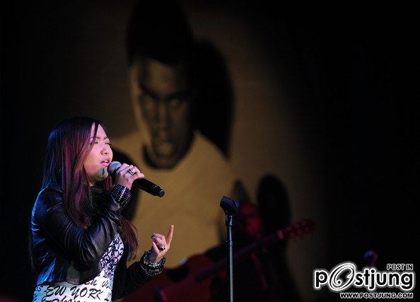 อัพเดท สาวน้อยดีว่าเสียงใส charice pampengo