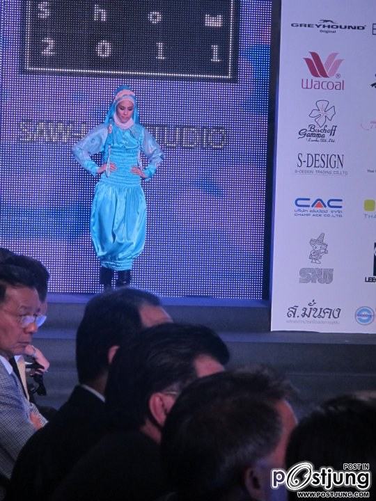 เดินแบบเสื้อผ้ามุสลิม