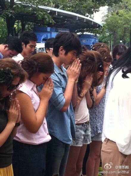 "ป๋าอ๊อฟ"บวงสรวงละครเรื่องใหม่"รักเกิดในตตลาดสด"นำโดย มาริโอ้ - มาร์กี้