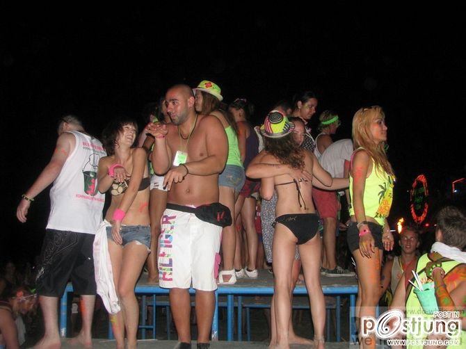 เรามีนัดกันที่ full moon party