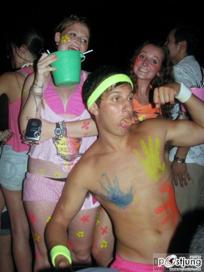 เรามีนัดกันที่ full moon party