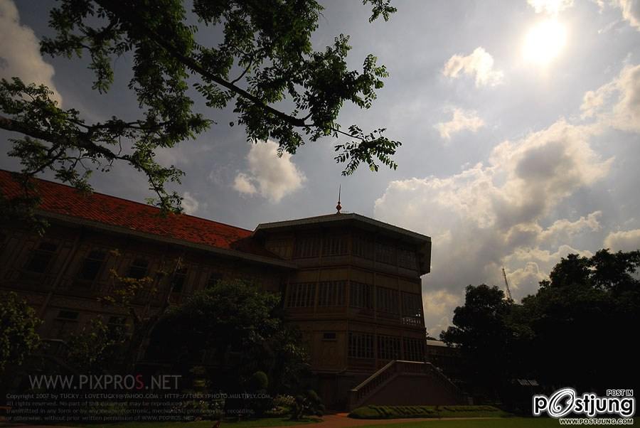 "พระที่นั่งวิมานเมฆ" พระที่นั่งไม้สักทองที่หลังใหญ่ที่สุดในโลก