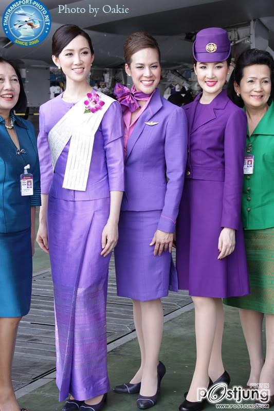 ชุดพนักงานสายการบินไทย 1 ใน 3 airline customer service ที่สวยที่สุดในโลก