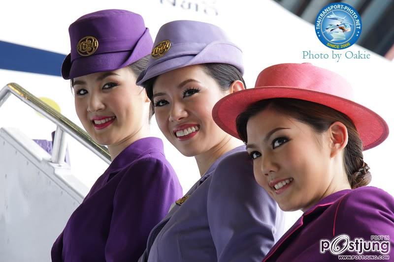 ชุดพนักงานสายการบินไทย 1 ใน 3 airline customer service ที่สวยที่สุดในโลก
