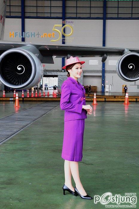 ชุดพนักงานสายการบินไทย 1 ใน 3 airline customer service ที่สวยที่สุดในโลก