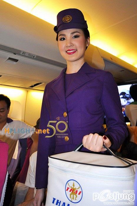 ชุดพนักงานสายการบินไทย 1 ใน 3 airline customer service ที่สวยที่สุดในโลก