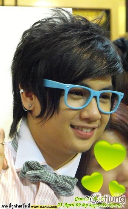 มาดูดาราใส่แว่นกันค่ะ