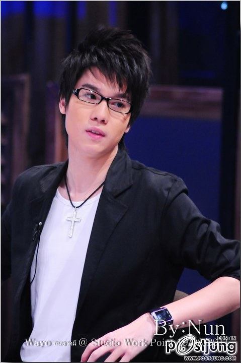 มาดูดาราใส่แว่นกันค่ะ
