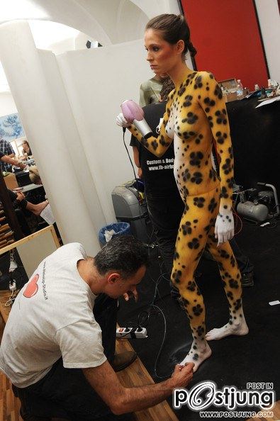 Philipp Plein Urban Jungle - Backstage - Milan Fashion Week 2011