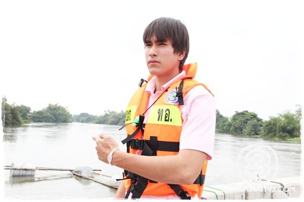 "ณเดชน์"เคลียร์คิวละคร ลงพื้นที่ช่วยผู้ประสบอุทกภัย อ.บ้านหมี่ จ.ลพบุรี