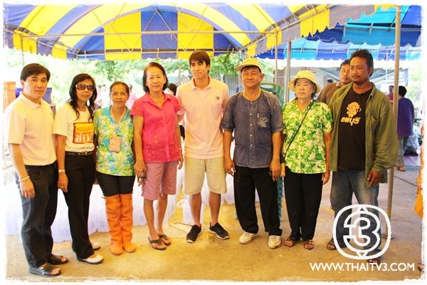 "ณเดชน์"เคลียร์คิวละคร ลงพื้นที่ช่วยผู้ประสบอุทกภัย อ.บ้านหมี่ จ.ลพบุรี