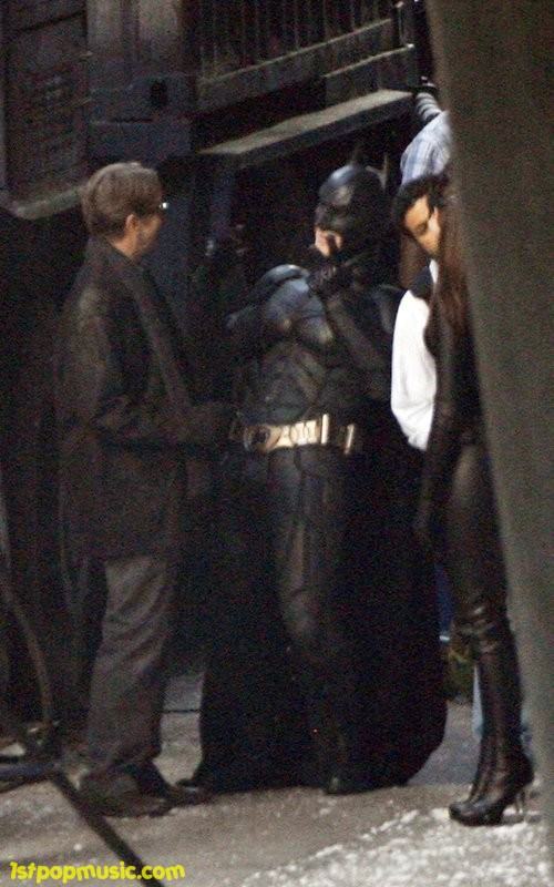 Anne Hathaway กับชุด Catwoman ในกองถ่ายหนัง The Dark Knight Rises