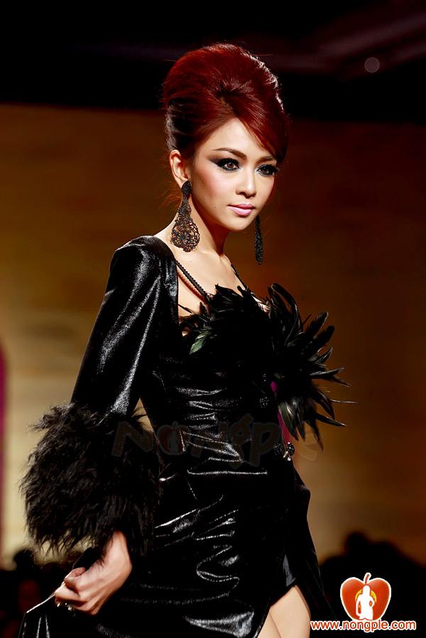 ชมพู่ อารยา ในงานเดินแบบออทัม วินเทอร์ 2011ภาพสวยๆชัดๆ