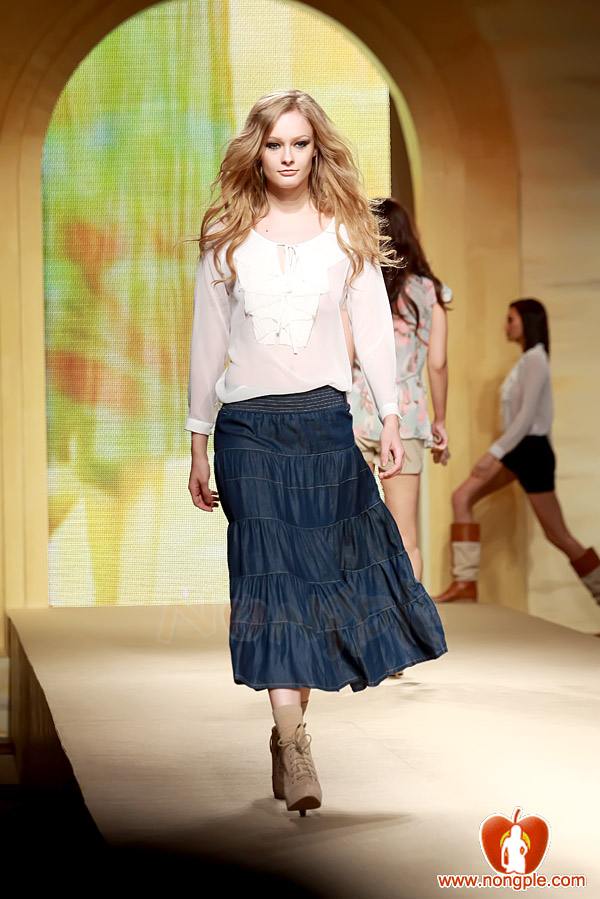 ชมพู่ อารยา ในงานเดินแบบออทัม วินเทอร์ 2011ภาพสวยๆชัดๆ