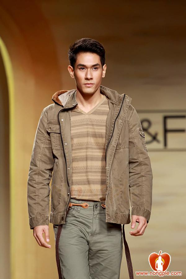 ชมพู่ อารยา ในงานเดินแบบออทัม วินเทอร์ 2011ภาพสวยๆชัดๆ