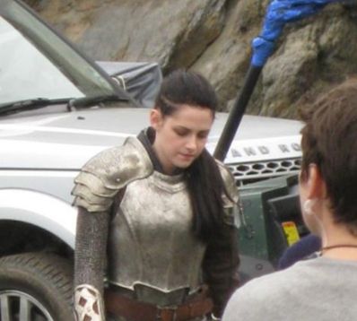 Kristen Stewart ในกองถ่ายหนัง “Snow White and the Huntsman”