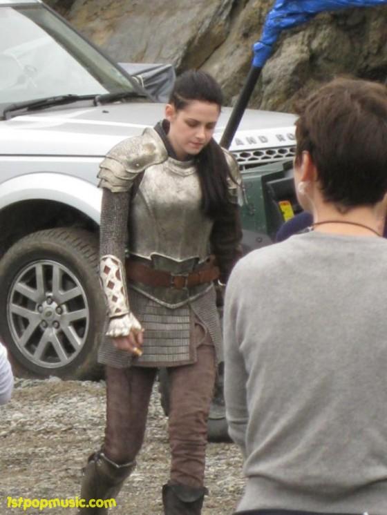 Kristen Stewart ในกองถ่ายหนัง “Snow White and the Huntsman”