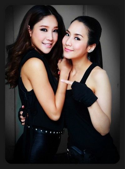 กระทู้ชอบจุ้น :: กรณี แตงโม - จั๊กจั่น แค่เพ้นเล็บเท้าก็เป็นข่าวได้เว้ย